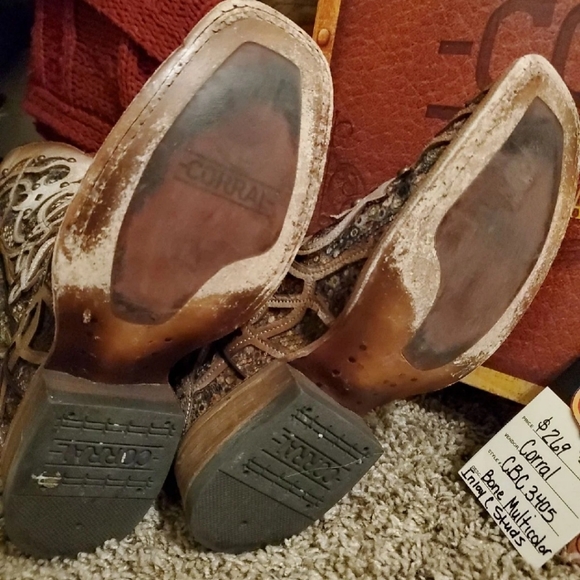Corral Boots - Picture 4 of 7